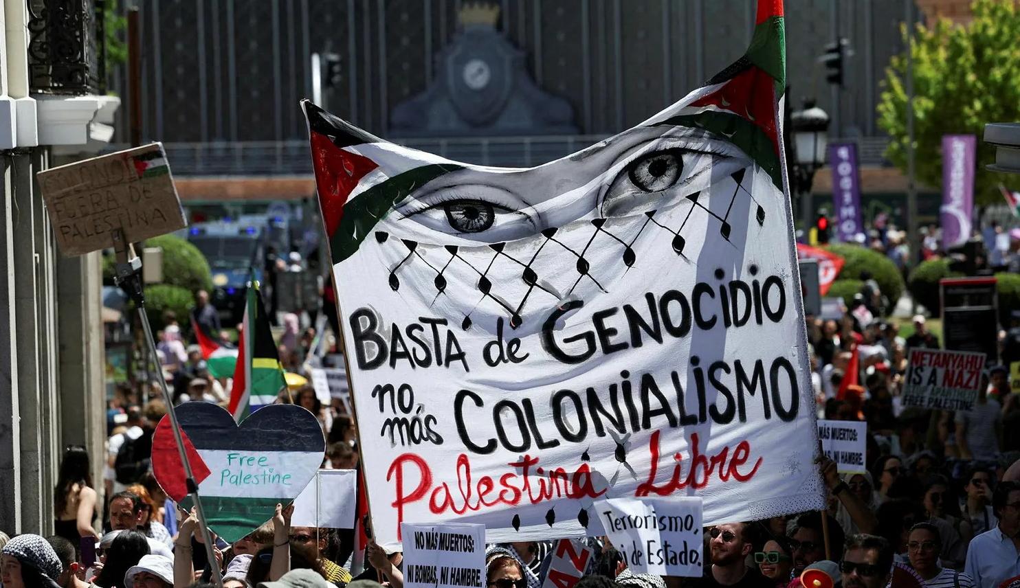 تظاهرة في مدريد تدعو إلى وقف حرب الإبادة والاعتراف بالدولة الفلسطينية (نقلاً عن "هآرتس")
