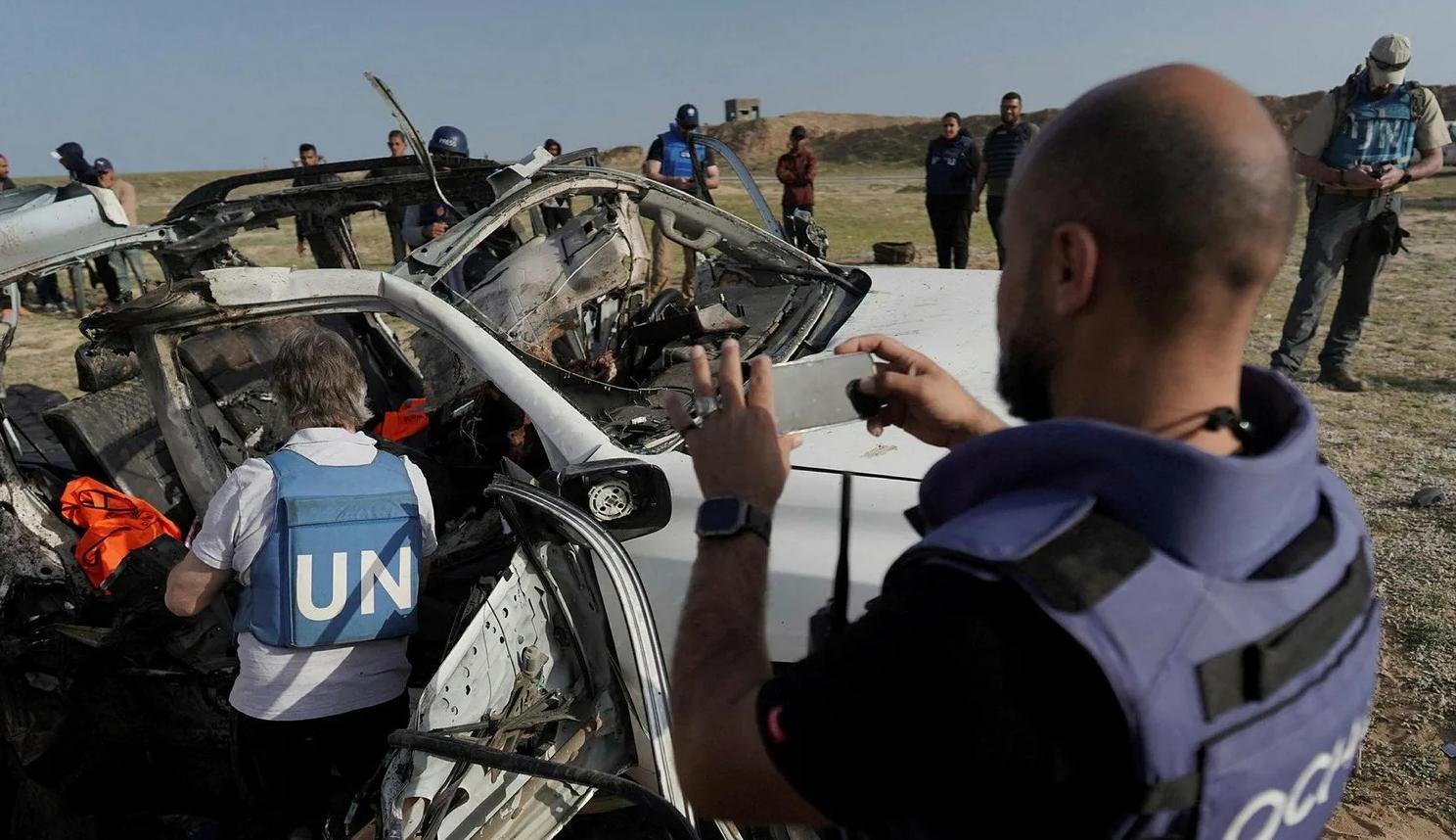 سيارة موظفي الاغاثة التي قصفت في غزة (نقلاً عن "هآرتس")