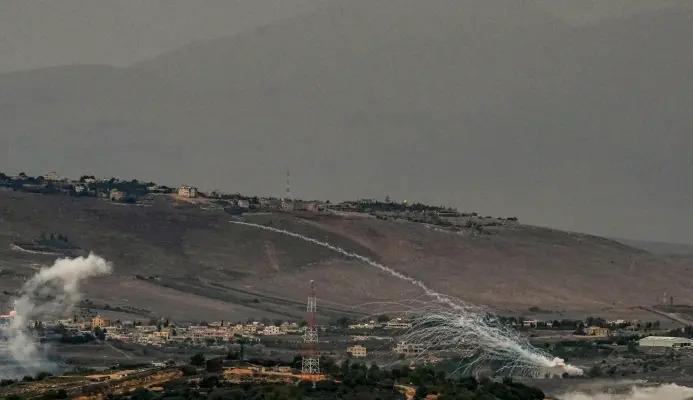 صورة لقصف متبادل بين حزب الله وإسرائيل (نقلاً عن "معاريف ")