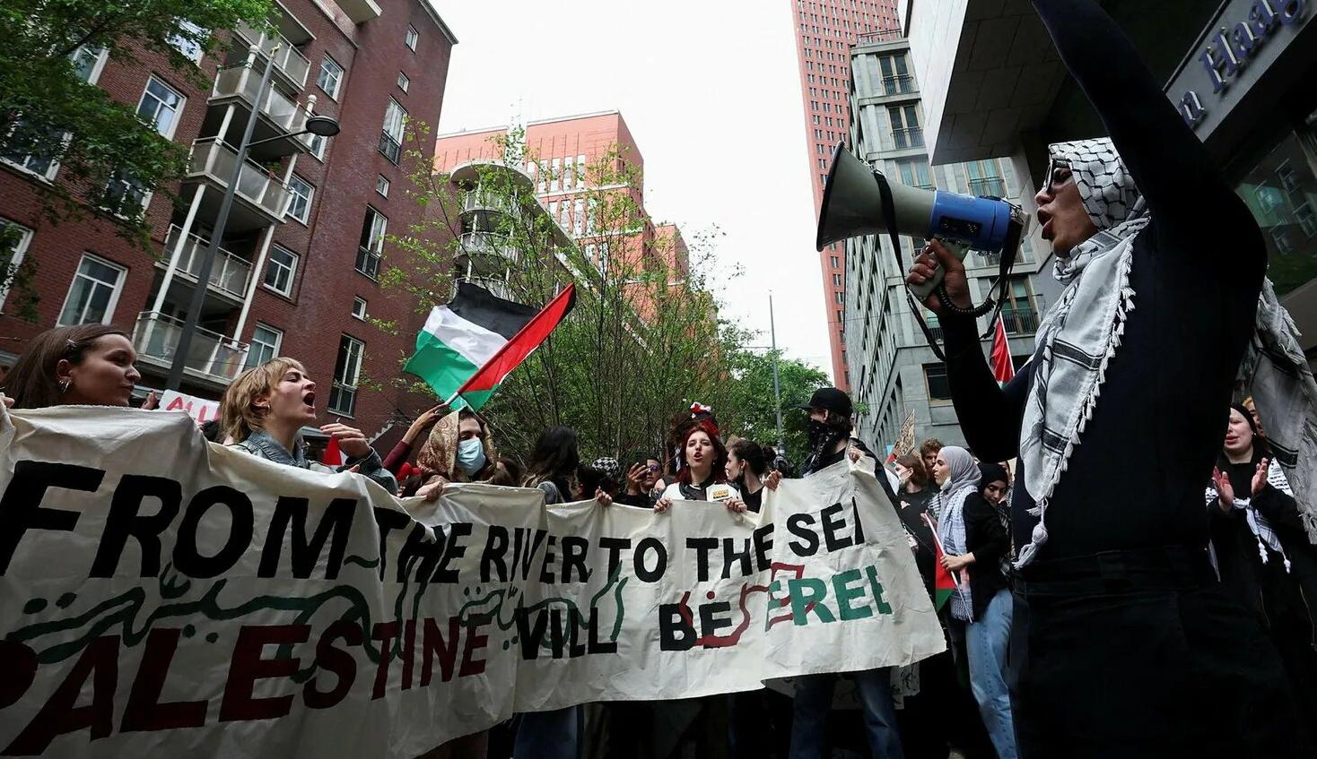 تظاهرة مؤيدة للفلسطينيين في لاهاي (عن "هآرتس")