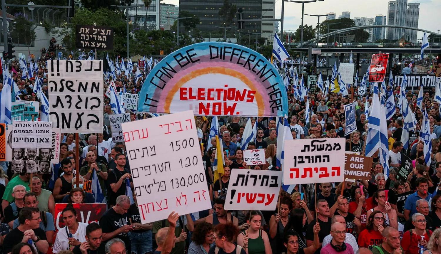 تظاهرة تطالب بتقديم موعد الانتخابات وتحرير المخطوفين في تل أبيب  في الأمس (نقلاً عن "هآرتس")