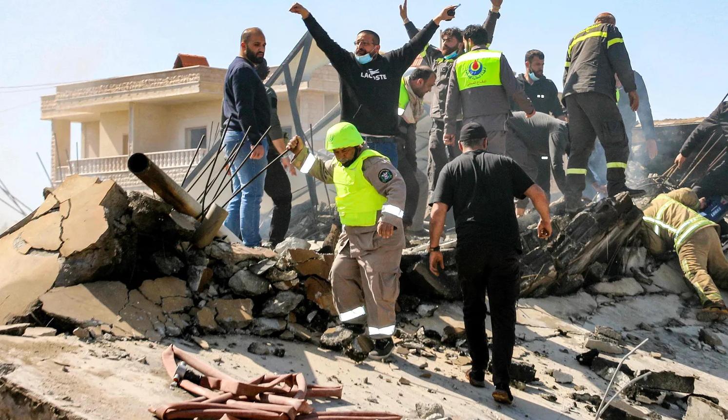 منزل دمره القصف الإ سرائيلي في مدينة بعلبك في سهل البقاع  في لبنان (نقلاً عن "هآرتس")