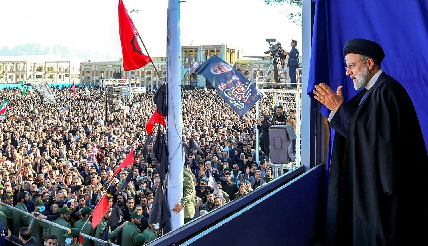 صورة التقطت للرئيس الإيراني إبراهيم رئيسي في كرمان  في كانون الثاني/يناير الماضي (نقلاً عن "هآرتس")